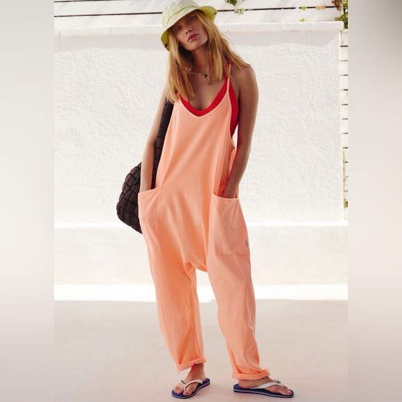 FP Movement Hot Shot Onesie NWT size Medium in Pastel Peach One Piece Jumpsuit - Picture 11 of 11